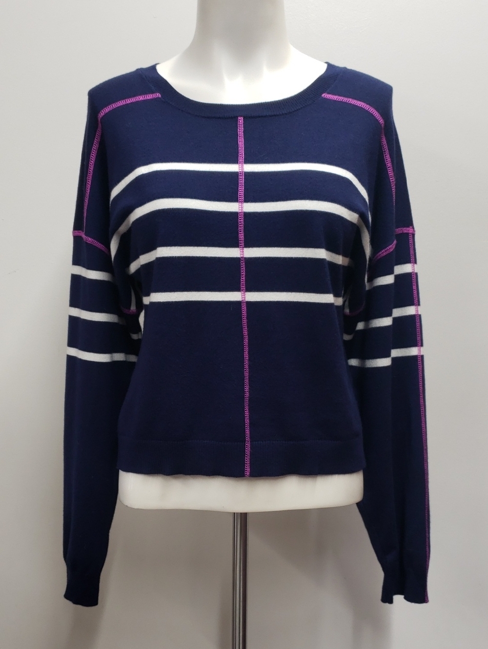 525 Navy Striped Crewneck Sweater with Pink Seam Accents Women's Medium Preppy